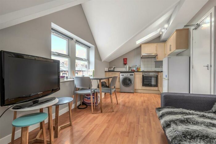 2 Bedroom Apartment To Rent In Burley Lodge Road, Leeds, LS6