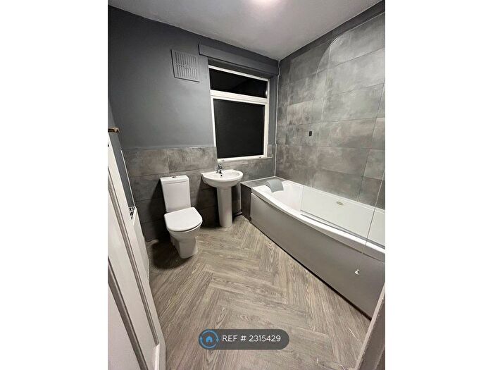 2 Bedroom Terraced House To Rent In Aviary Place, Leeds, LS12