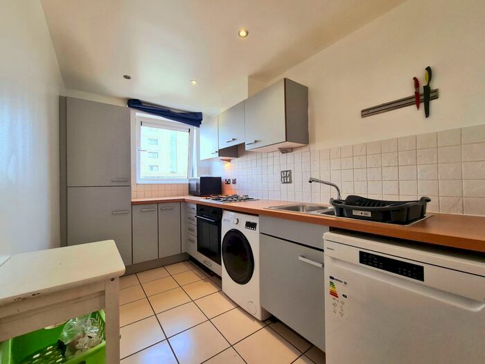 2 Bedroom Flat To Rent In Granary Mansions, Erebus Drive, SE28