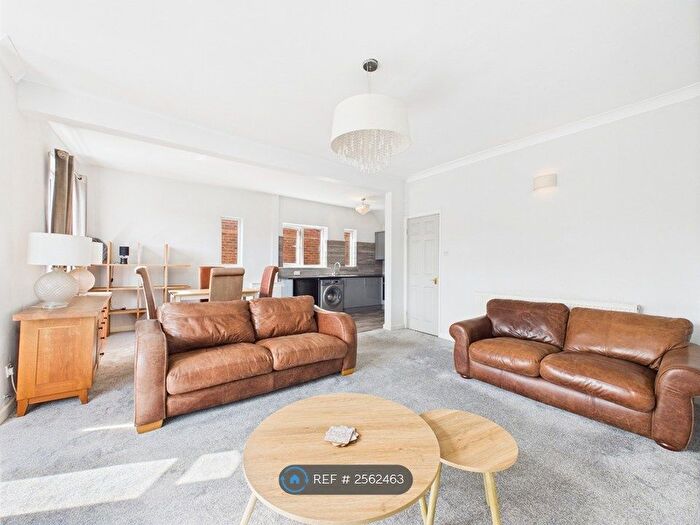 3 Bedroom Flat To Rent In Bushey Wood Road, Sheffield, S17