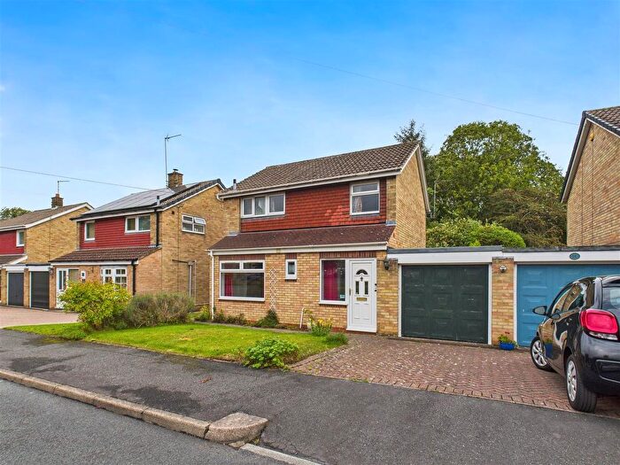 3 Bedroom Link Detached House For Sale In Waudby Close, Walkington, HU17