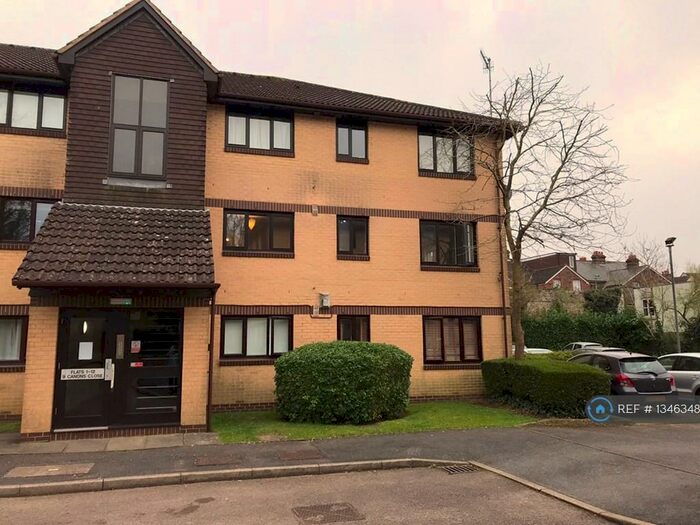 1 Bedroom Flat To Rent In Canons Close, Reigate, RH2