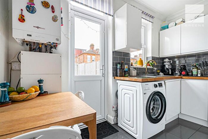 2 Bedroom Flat For Sale In Diana Road, London, E17