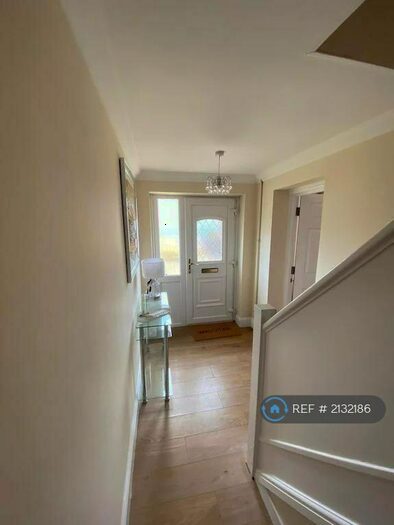 6 Bedroom Semi-Detached House To Rent In Alandale Close, Reading, RG2