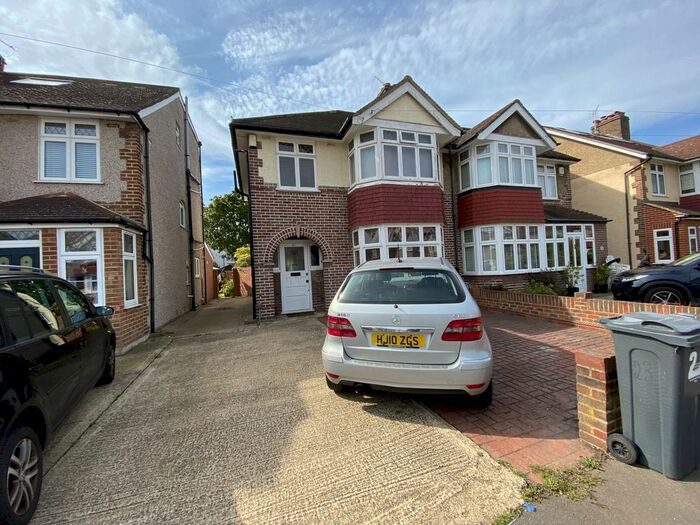 4 Bedroom Semi-Detached House To Rent In Millwood Road, Hounslow, Greater London, TW3