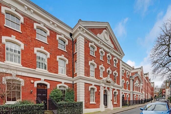 3 Bedroom Flat To Rent In New End, Hampstead, NW3