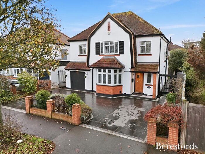 4 Bedroom Detached House For Sale In Gaynes Park Road, Upminster, RM14
