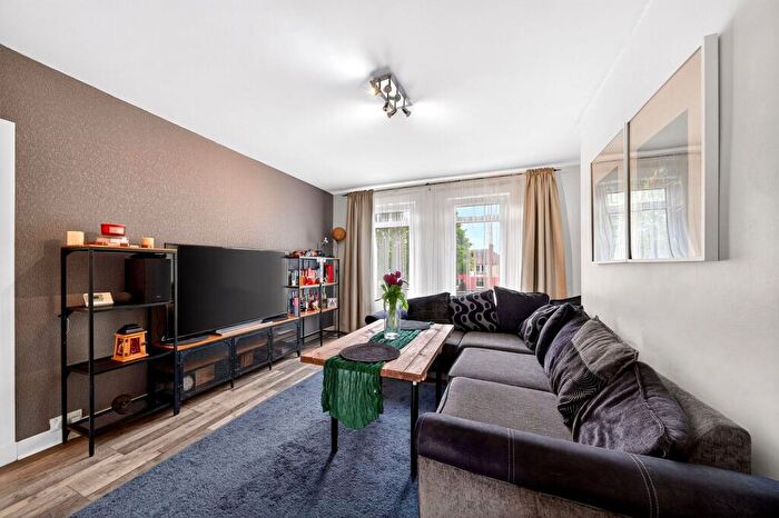 3 Bedroom Flat For Sale In Mansfield Road, Newtongrange, EH22
