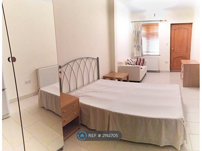 Studio To Rent In Empire Road, Perivale, Greenford, UB6