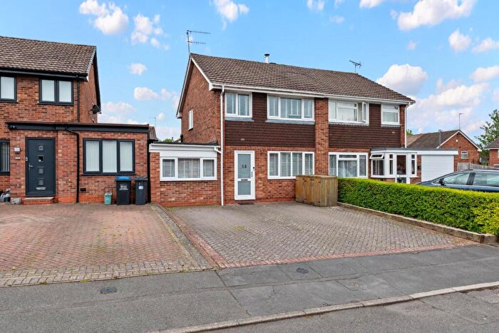 4 Bedroom Semi-Detached House For Sale In Weale Grove, Warwick, CV34