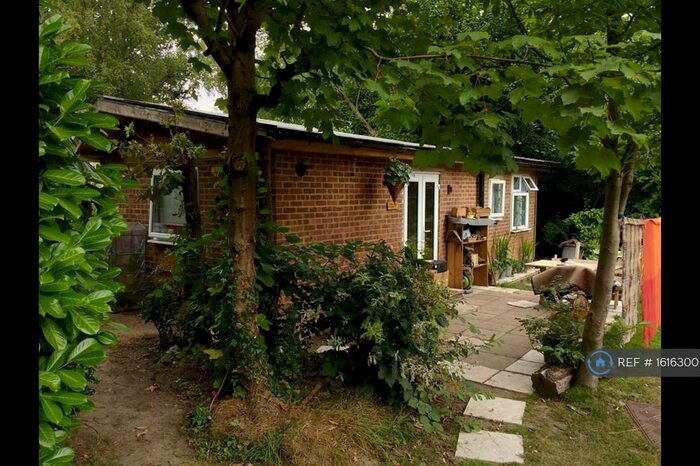 1 Bedroom Bungalow To Rent In Laurel Grove, Farnham, GU10