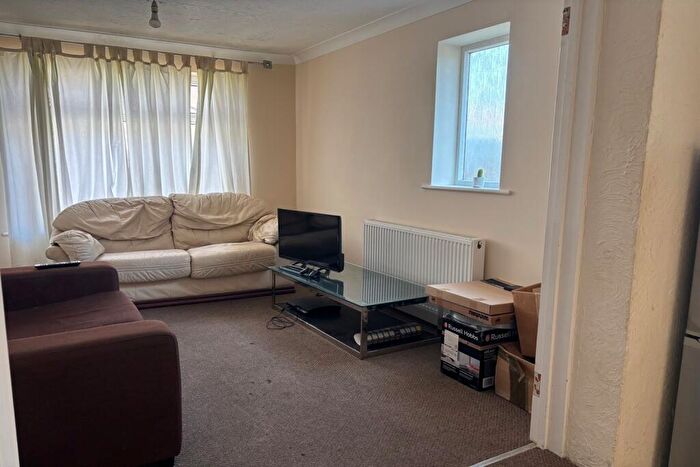 5 Bedroom Detached Bungalow To Rent In Bedroom Detached Chalet Bungalow In Wallisdown, BH12