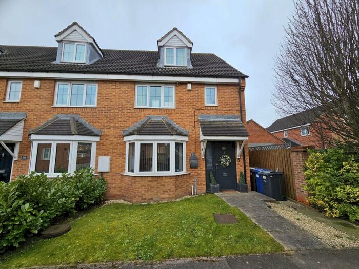 3 Bedroom Town House To Rent In Kingfisher Drive, Wombwell, S73