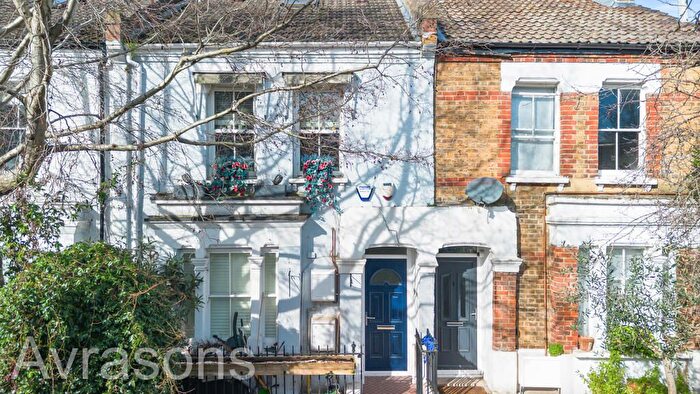 1 Bedroom Flat For Sale In Crimsworth Road, London, SW8
