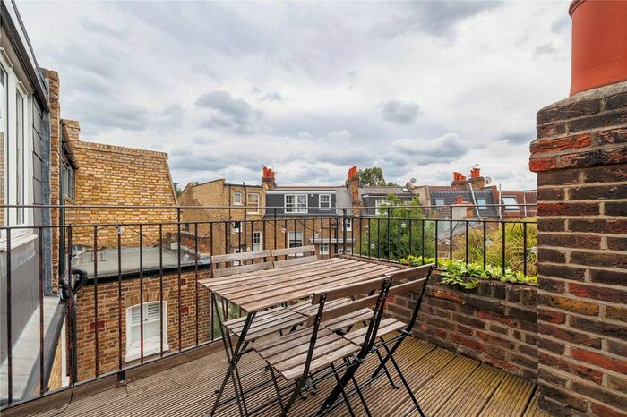 2 Bedroom Flat To Rent In St. Peter's Terrace, London, SW6