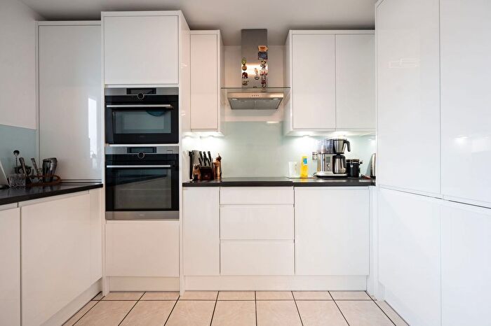 2 Bedroom Flat For Sale In Pacific Close, Ocean Village, Southampton, SO14