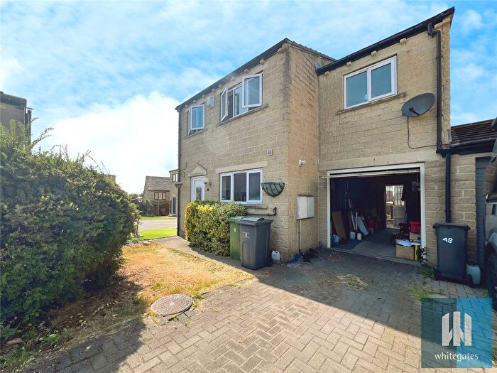 4 Bedroom Link Detached House For Sale In Bishops Way, Mirfield, WF14
