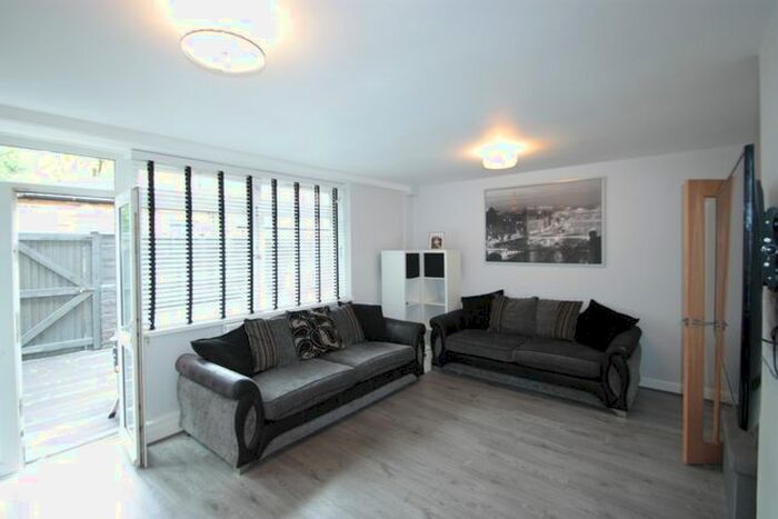 4 Bedroom Maisonette To Rent In Clapham Manor Street, London, SW4