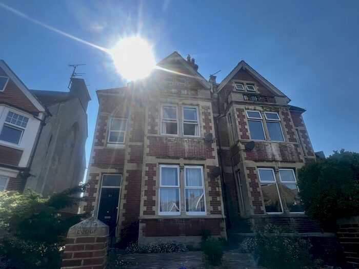 1 Bedroom Apartment To Rent In Hurst Road, Eastbourne, BN21
