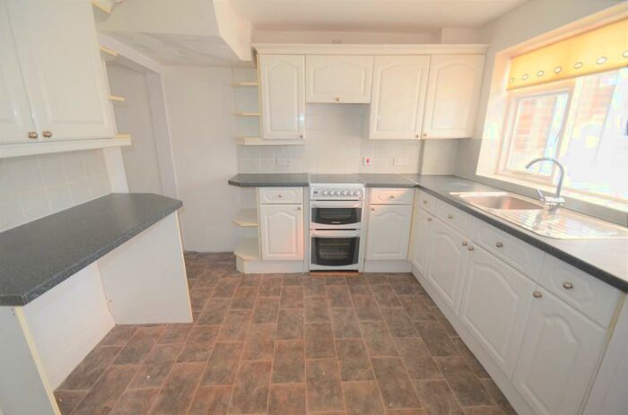 1 Bedroom Flat To Rent In Deacon Crescent, Rossington, Doncaster, DN11