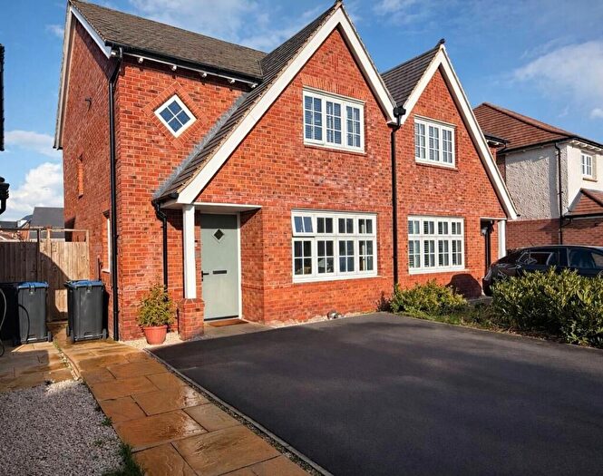 3 Bedroom House To Rent In Clifton View Close, Houlton, CV23