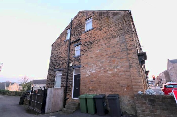 2 Bedroom Maisonette To Rent In Lane End, Pudsey, West Yorkshire LS28