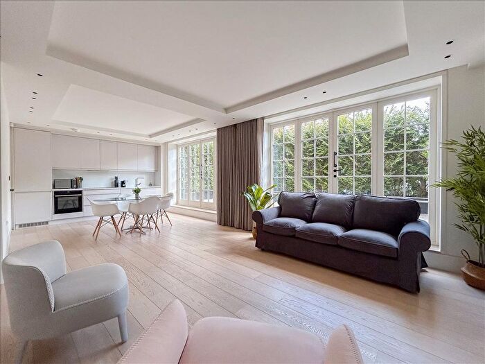 2 Bedroom Flat To Rent In Portobello Road, London, W11