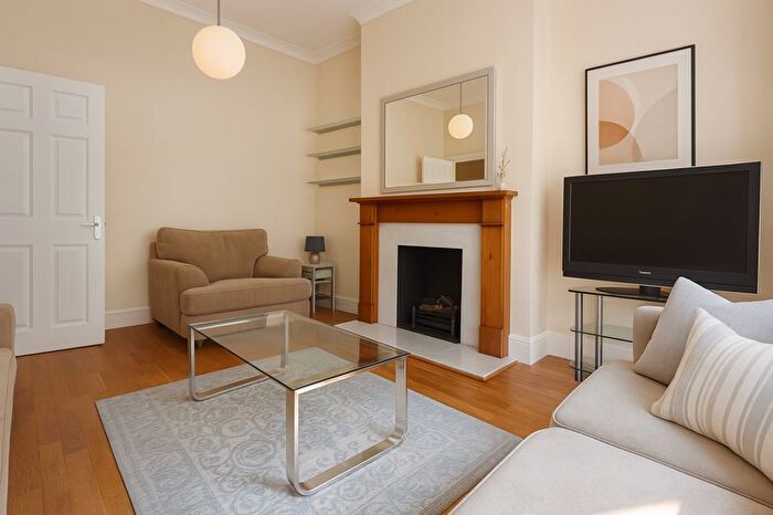 2 Bedroom Flat To Rent In Parkhurst Road, Bowes Park/Bounds Green, N22