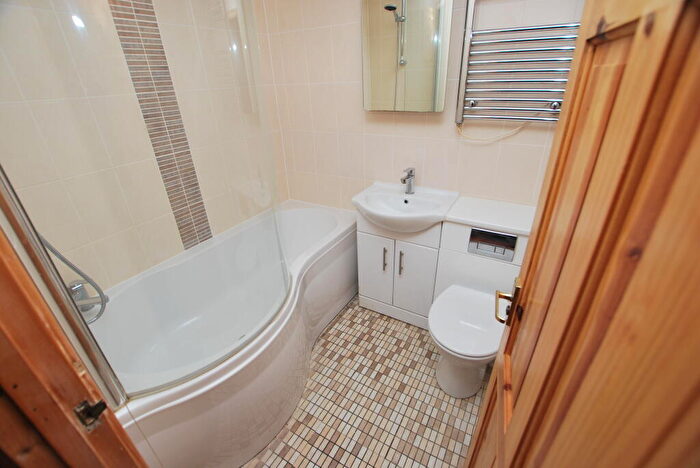 2 Bedroom End Of Terrace House To Rent In Old Road, LU7