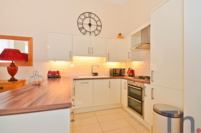 2 Bedroom Flat For Sale In Gatcombe, Newport, PO30
