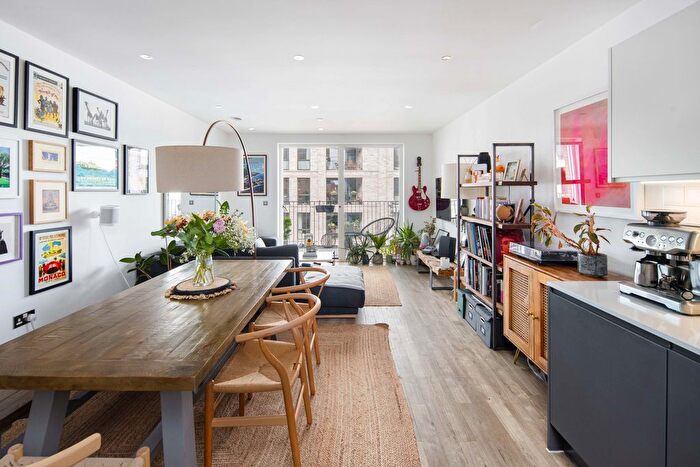 2 Bedroom Flat For Sale In Rookwood Way, London, E3