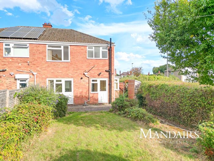 3 Bedroom Semi-Detached House For Sale In Aldsworth Close, Peterborough, PE1