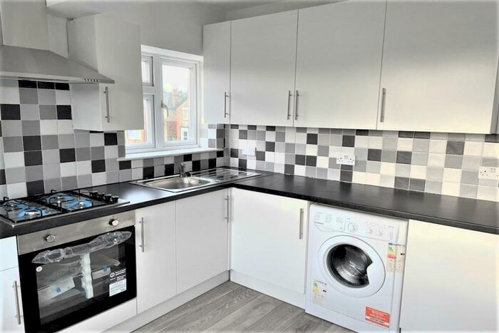 4 Bedroom Flat To Rent In Crescent Road, EN4