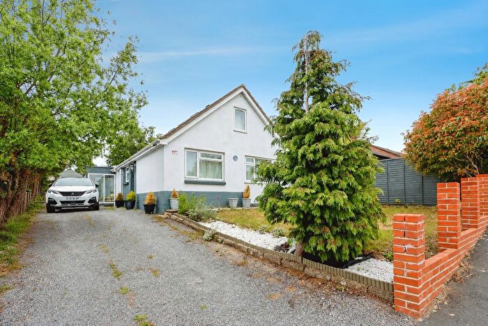 4 Bedroom Bungalow For Sale In Monkton Crescent, Poole, Dorset, BH12