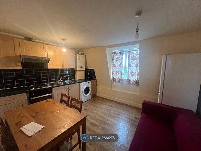 2 Bedroom Flat To Rent In High Street Colliers Wood, London, SW19