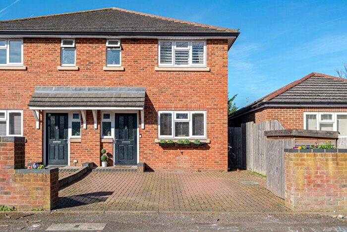 3 Bedroom Semi Detached House For Sale In Staines Road East, Sunbury-On-Thames, TW16