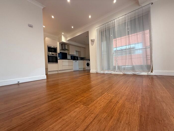 2 Bedroom Flat To Rent In Newark Street, London, E1