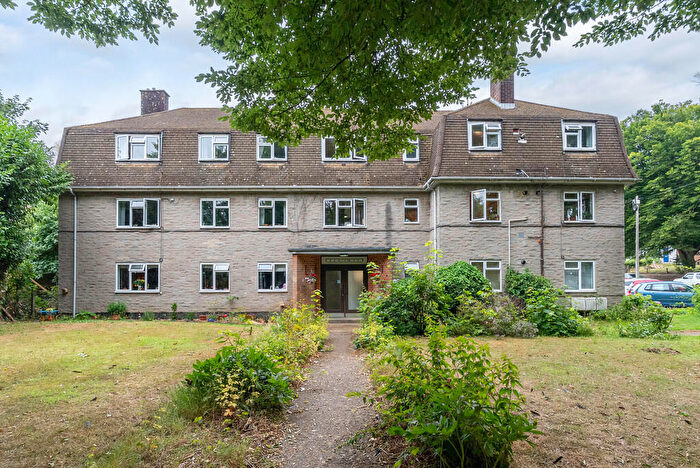 2 Bedroom Flat For Sale In Springfield Road, Westcott, RH4
