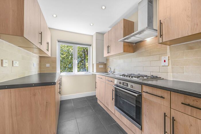2 Bedroom Flat To Rent In Cranfield Road, London, SE4