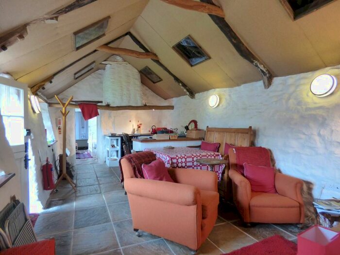 2 Bedroom Cottage To Rent In Llanarth, SA47