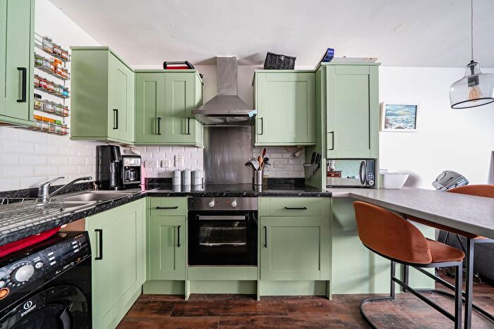 1 Bedroom Flat For Sale In Clapham Park Road, Clapham, London, SW4