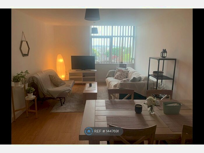 2 Bedroom Flat To Rent In Madison Court, Salford, M50