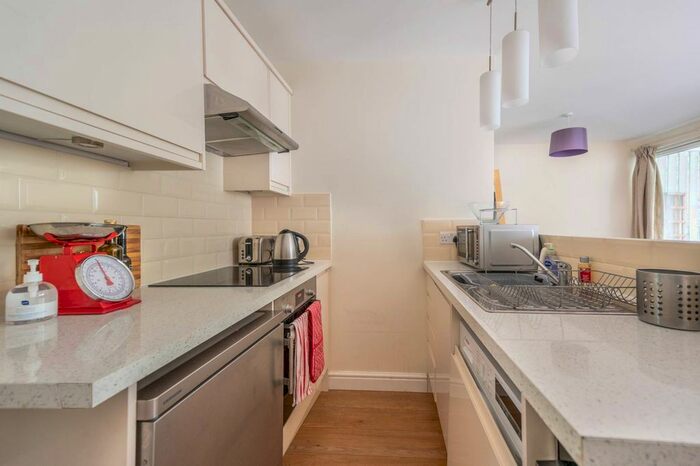 1 Bedroom Flat To Rent In Warwick Crescent, Little Venice, London, W2