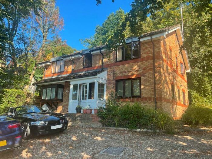 1 Bedroom Flat To Rent In Badgers Hollow, Peperharow Road, Godalming, Surrey, GU7