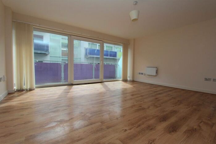 2 Bedroom Flat To Rent In Concord Street, Leeds, LS2