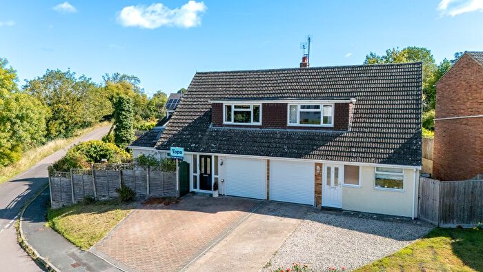 3 Bedroom Semi-Detached House For Sale In Malthouse Close, Swindon, SN26