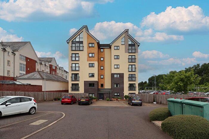 2 Bedroom Flat To Rent In Ayr Road, Other, East Renfrewshire, G46