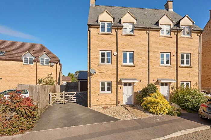 3 Bedroom Semi-Detached House For Sale In Wilkinson Place, Witney, OX28