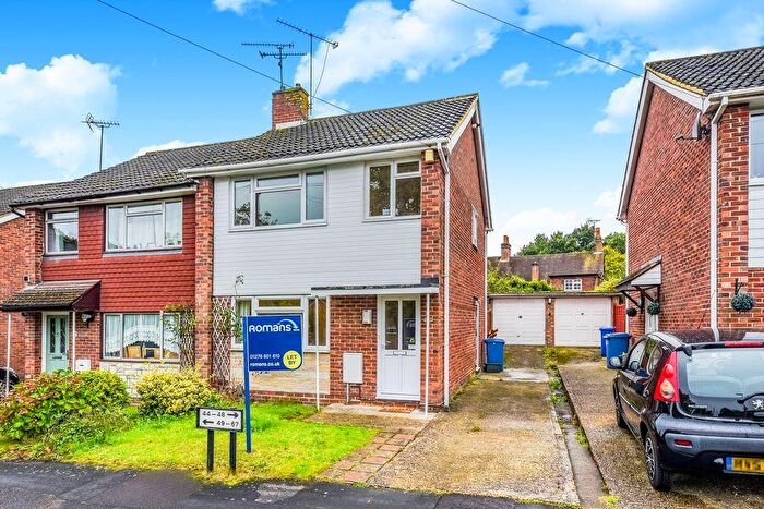 3 Bedroom Semi-Detached House To Rent In Maple Gardens, Yateley, GU46