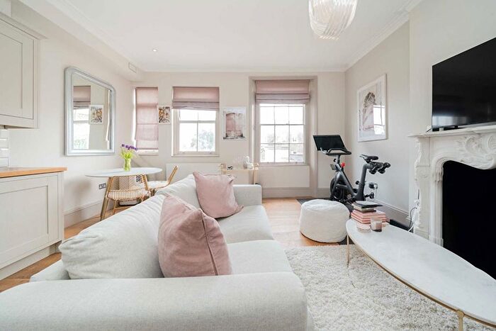 1 Bedroom Flat To Rent In Chepstow Crescent, London, W11